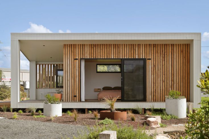 "Modern small second home or granny flat in Victoria with sustainable design"